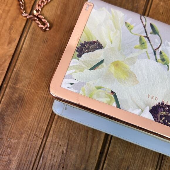 Ted Baker gray floral leather crossbody rose gold chain trim flap front - Picture 3 of 7